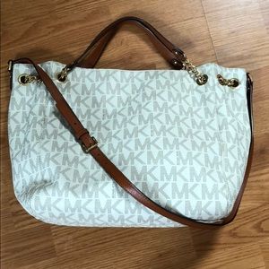 Cream colored Michael Kors shoulder bag